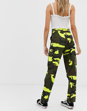 Load image into Gallery viewer, CAMO PRINT UTILITY CARGO PANTS