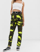 Load image into Gallery viewer, CAMO PRINT UTILITY CARGO PANTS