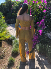 Load image into Gallery viewer, OFF THE SHOULDER TWO PIECE SET
