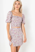 Load image into Gallery viewer, FLORAL PUFF SLEEVE CROP TOP
